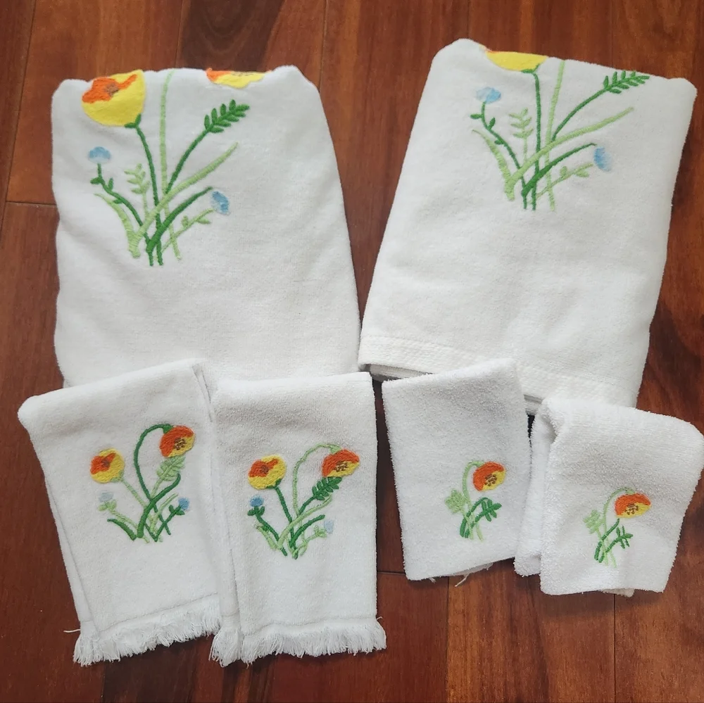 Vintage Lady Pepperell White with Yellow and Orange Flower Towel Set